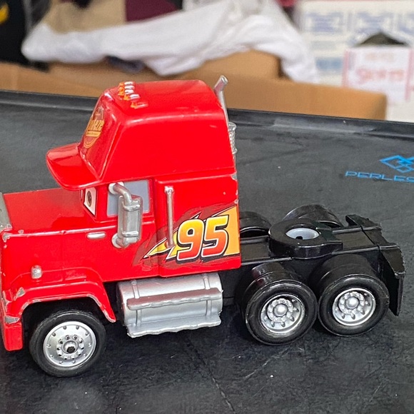 Mack Disney Pixar Cars Mack Truck 1:64 Scale Metal Die-cast Car Model Toy - Picture 3 of 7